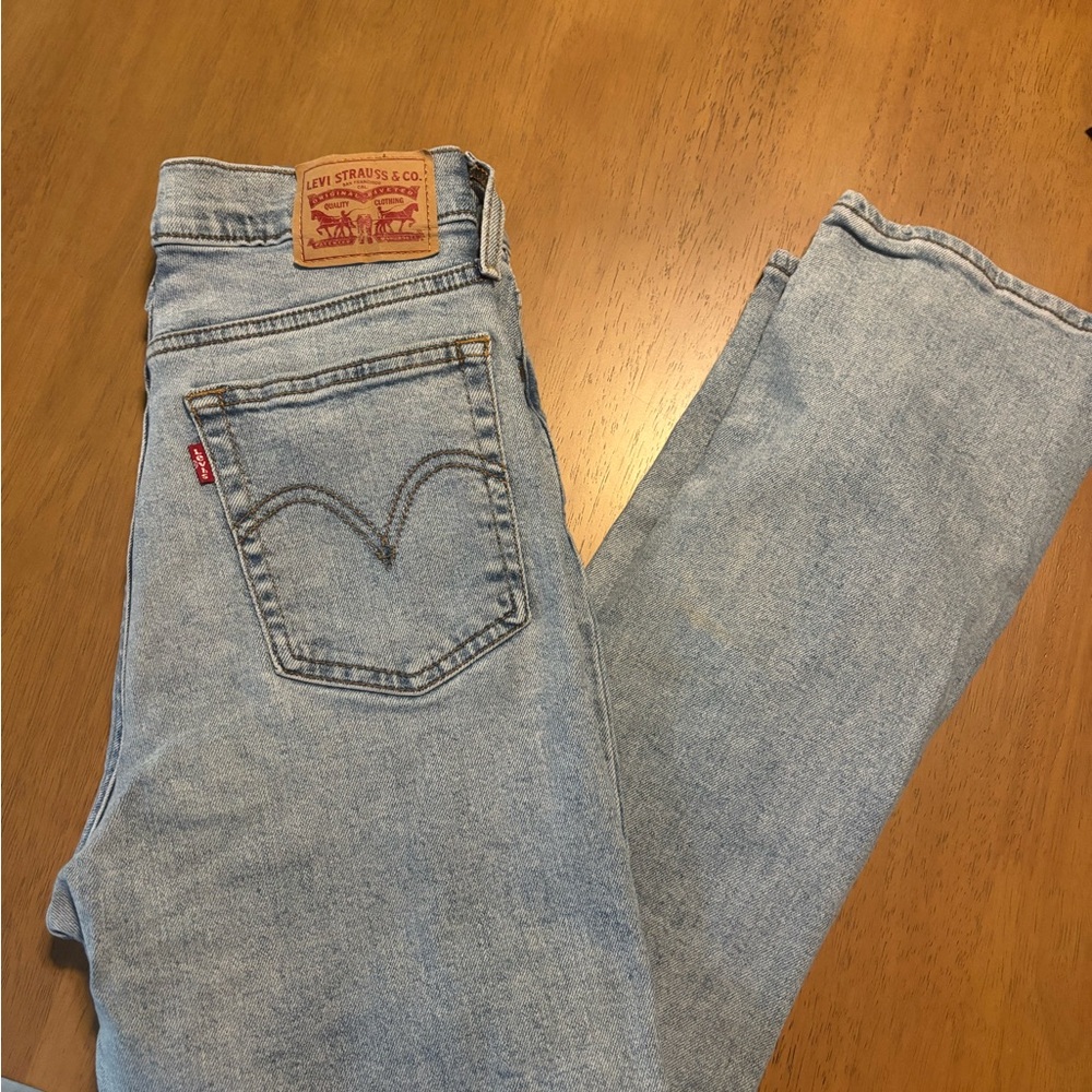 Levi's Wedgie Straight Jeans in Light Wash Distressed